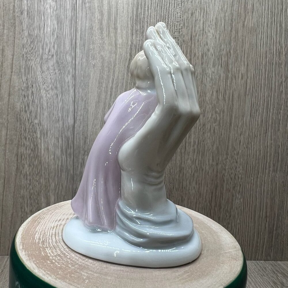 VTG 1983 Roman Palm of My Hand Child Figurine Porcelain Religious Glossy Lilac - Picture 3 of 10